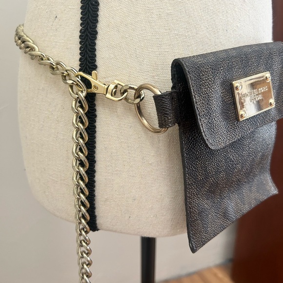 Pattern Print Chain Link Waist Bag - Picture 4 of 9